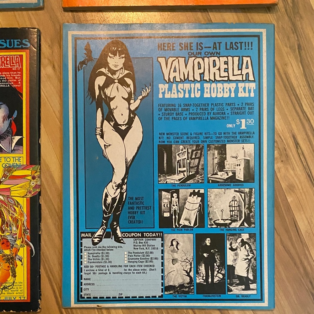 Vampirella Comic Book Collection - Multicolor - Picture 8 of 10